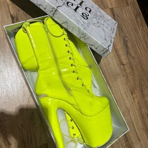 OH SNAP Hella Heels 8in Boots Size 9